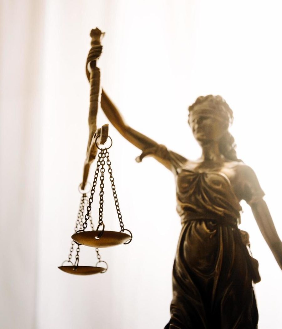 Statue of Lady Justice holding the scales
