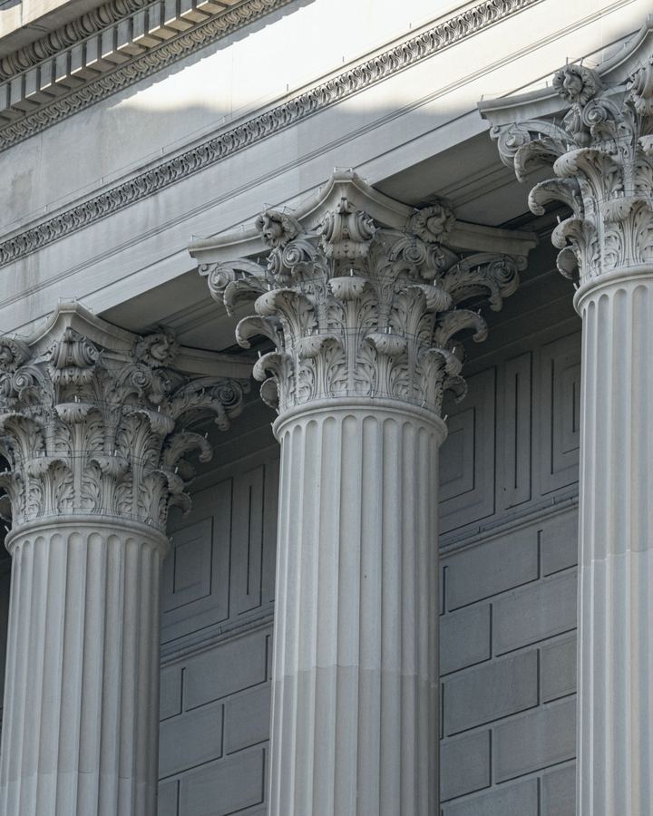 Corinthian courthouse columns